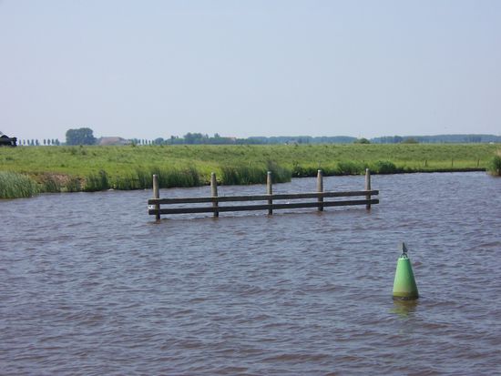 ein Marrekrite-Anleger mitten im Meer