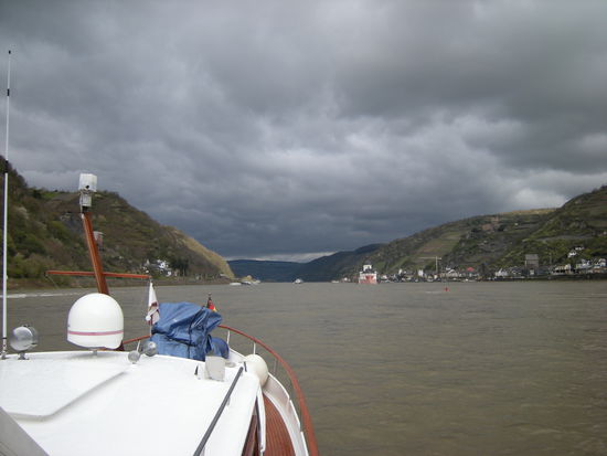 Der Himmel drückt ganz schön auf die Pfalz bei Kaub