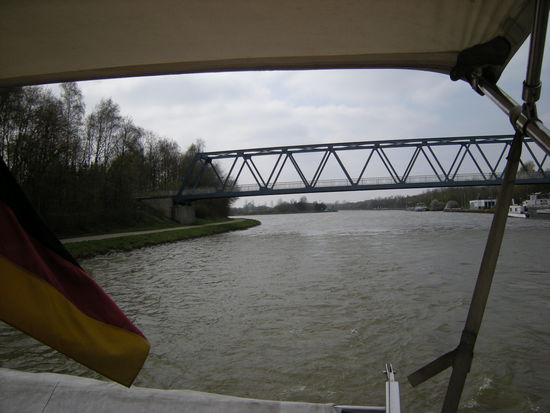 wir lassen das nasse Dreieck hinter uns und biegen ab in den Mittelland-Kanal