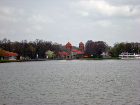 die Schachtschleuse in die Weser