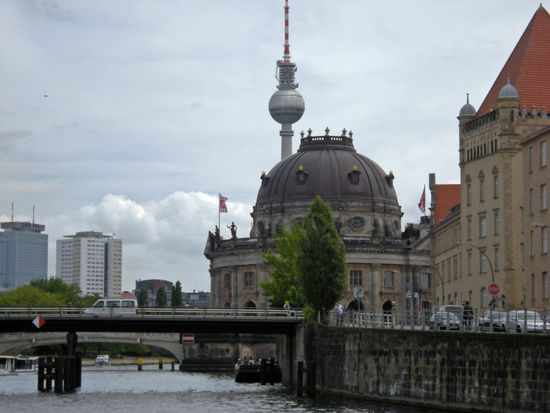Der Alex hinter dem Bode-Museum