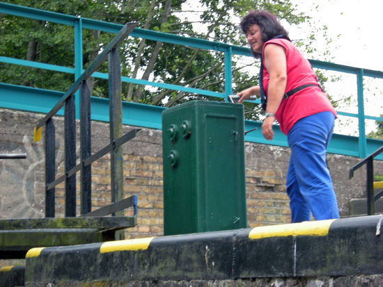 Andrea Hummel an der Schleuse