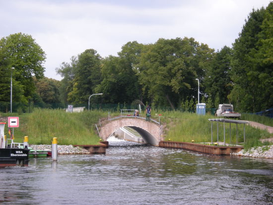 die neuen Wehre sind fast teurer als die Schleusenneubauten