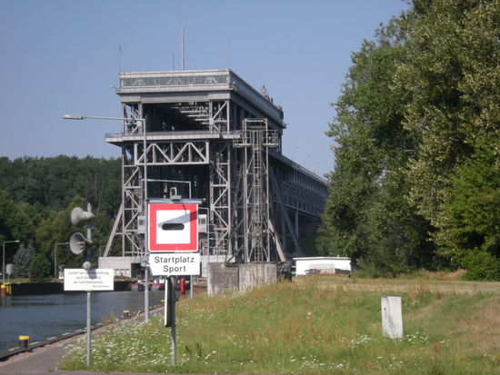 vor dem Hebewerk im Oder-Havel-Kanal