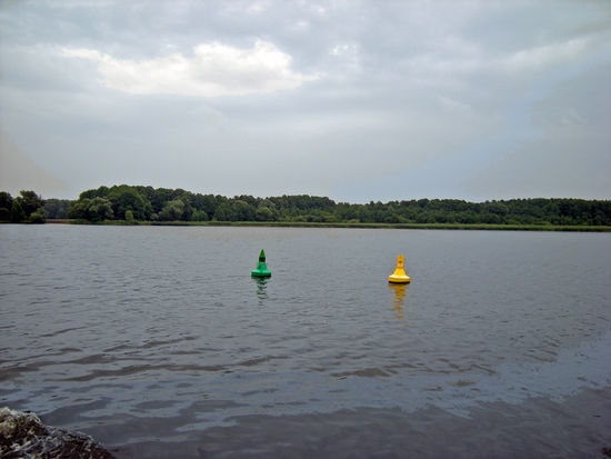 Fahrwasser- und Sperrtonne