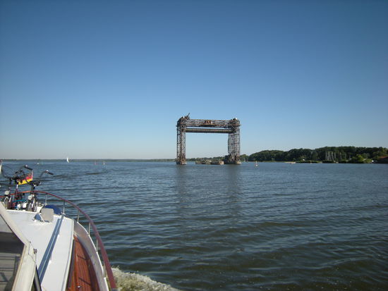 die Reste einer Eisenbahnbrücke im kleinen Haff, Einfahrt Peene