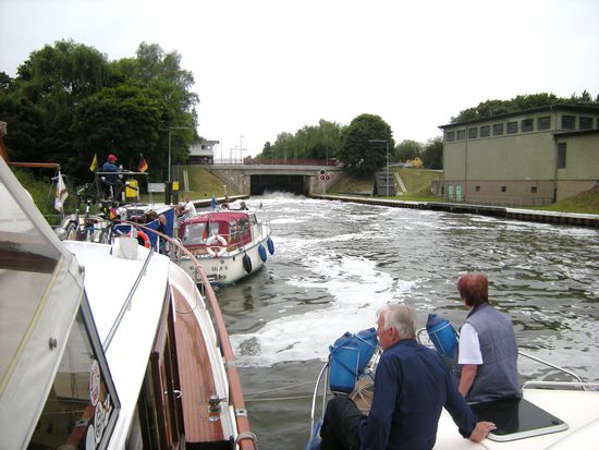 Warten vor der Schleuse Zerben