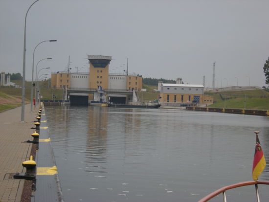 die Schleuse Hohenwarte bringt uns zum Trog, der Kanalbrücke über die Elbe
