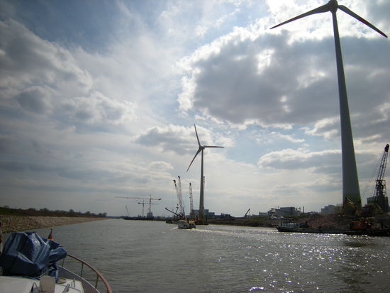 der Rothensee-Kanal des Hafens Magdeburg