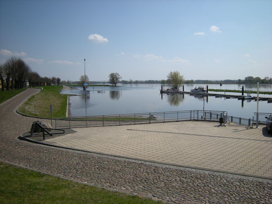 auch im Hafen Wittenberge hat es Hochwasser
