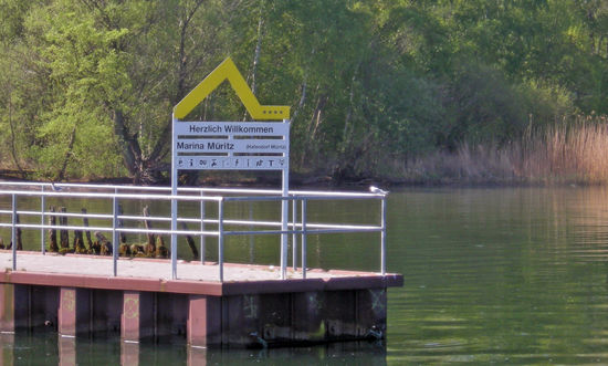 Marina Müritz hat einen Gelbe Wellen-Anleger