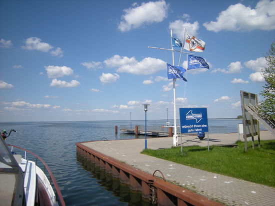 Das Hafendorf Müritz ist
Sitz von Kuhnle-Tours und QuickMaritim