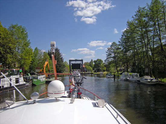 Einfahrt in die Schleuse Mirow