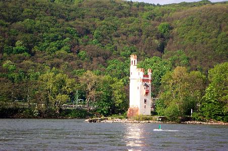 Der Mäuseturm bei Bingen war früher eine Mautstation
