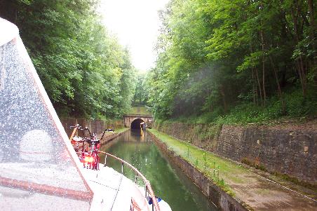 vor uns der Tunnel von Balesmes