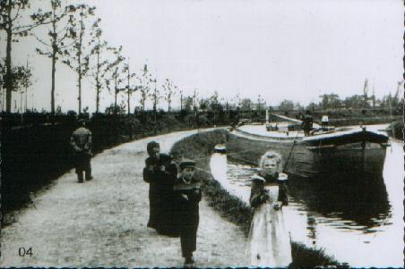 So bewegen wir uns heute nicht mehr vorwärts, obwohl ich denke, dass mein Kapitän manchmal nichts dagegen hätte.
Es spricht ja viel dafür, kostengünstig und die Frau "Admiral" an Land.