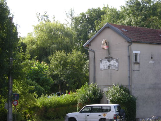 die Geschichte dieser ehemaligen Auberge habe ich im Buch "Beluga in Gallien" beschrieben