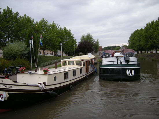 Das Hotelboot hat sich nicht sehr gut benommen - die ganze Geschichte steht im Buch.