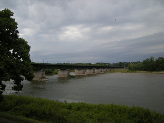 Die Kanalbrücke von der Loire aus