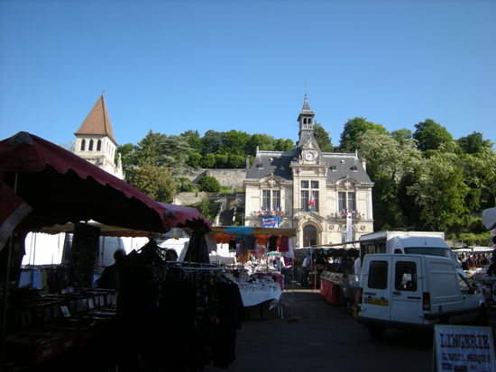Marktplatz Chaeteau Thiery