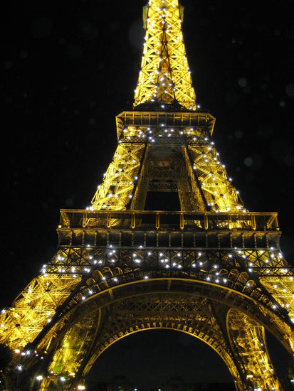 Danke Evelyn für dieses wunderschöne Bild...vom Eiffelturm bei Nacht