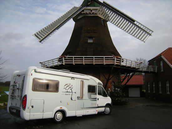 Knaus Sun Ti
6,80 m lang, 2,30 m breit und 2,80 m hoch, nicht mehr ganz jung, genau wie wir
unser Womo