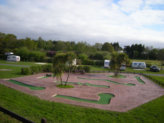 vielleicht sollte man Wasser-Golf einführen....
