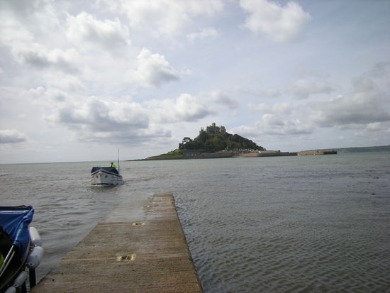 hier ist der Damm noch unter Wasser