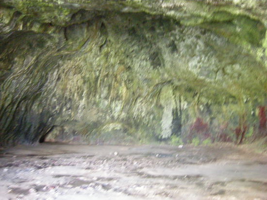 die Höhle unter dem Castle