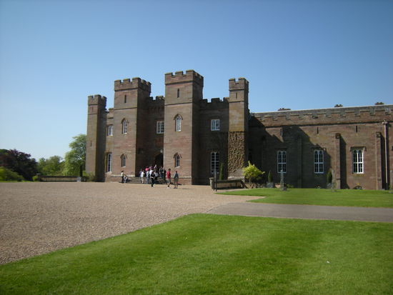 Bilder von innen waren beim besten Willen nciht möglich --- nur Aufpasser!!