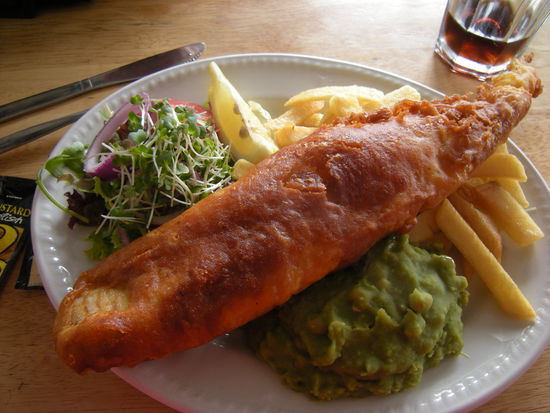 Fish und Chips mit Erbspüree... sehr lecker!