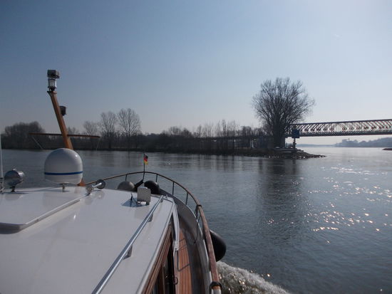 Mündung des Mains in den Rhein bei Mainz