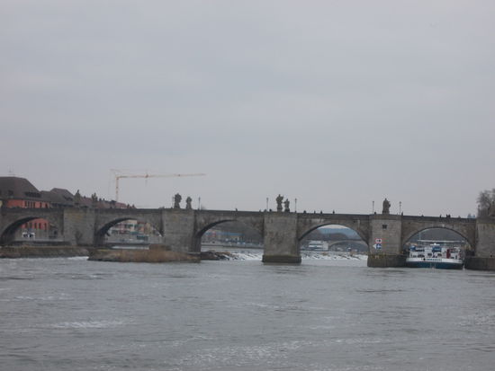 Brücke Würzburg  von unten ....