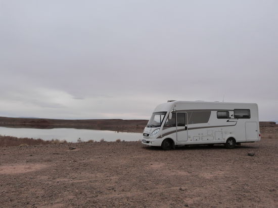 nach diesem anstrengenden und interessanten Tag  gibt's Ruhepause und Wagenburg an einem Stausee