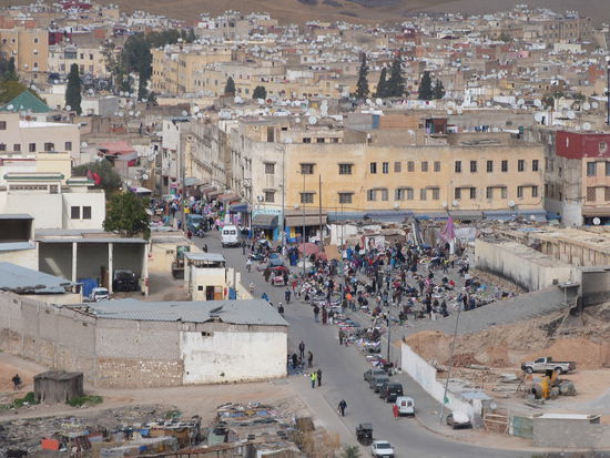 Demonstration in Fez. irgendjemand demonstriert immer und es wird toleriert, solange es nicht gegen das Königshaus geht