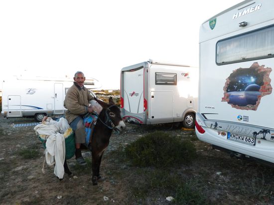 morgens gibt es  berittenes Brot direkt ans Womo