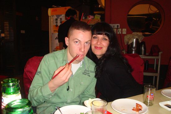 Der  "Kleine" hatte es schnell raus mit den sticks.