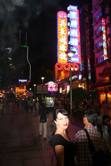 Auf der Nanjing Lu nachts um halb weiß ich nicht mehr...