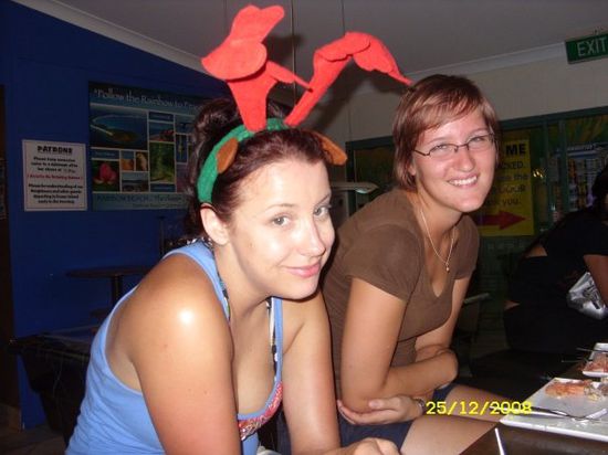 Vera-Reindeer und Andrea beim Christmas-Lunch