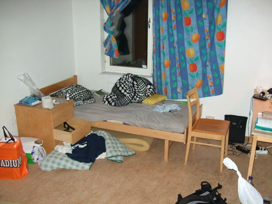 Mein Bett...ordentlich wie immer aber besser als früher 