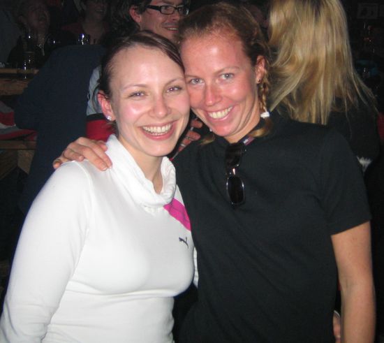 März 2008!
Da hatten wir noch keine Ahnung, dass wir demnächst nicht nur beim Skifahren gemeinsam Spaß haben werden...