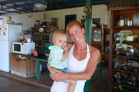 Tiggi mit zerstochenem Auge