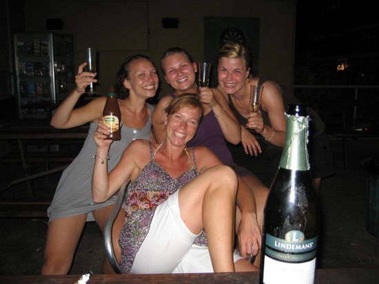 SOS an Katha und Mona...he ihr zwei MSP-Girls schneeeeeeeeeeeeeeell setzt euch in den Flieger und kommt zu uns-wir haben FIEBER...Partyfieber...und wollen mit euch feiern!!!
Hoffen die Ostkueste steht noch