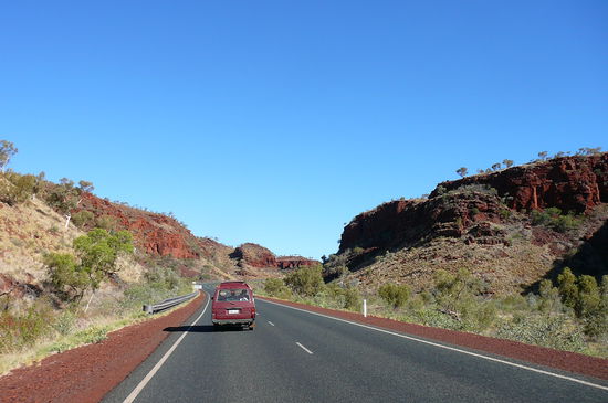 "Der Wagen vor uns ist die Red Betty..."
lalalalalalala.....