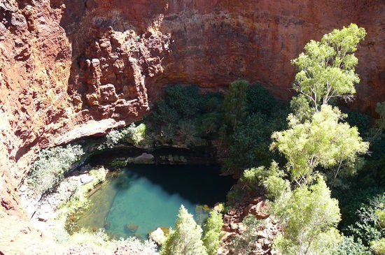 Kurzer Blick von oben und dann rein in den Pool...
