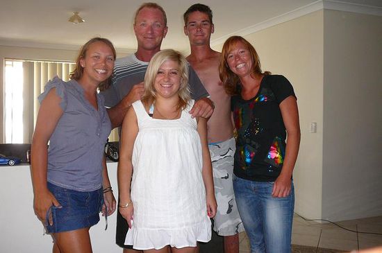 Abschied von unserem neuen zu Hause 
Travelmate Nina, Garry's Tochter Jade, ich, Moonwalk Garry und Mitbewohner Andy