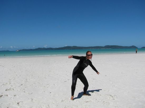 Leider ist es wegen den boessen Quallen nur moeglich mit Anzug ins Wasser zu gehen!