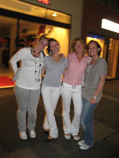 Vier Engel nach einem schönen Abend
Doch wartet mal: so betrunken waren wir doch garnicht, dass man uns verschwommen sieht...