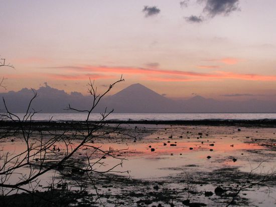 Im Sonnenuntergang mit dem Radel um die Insel