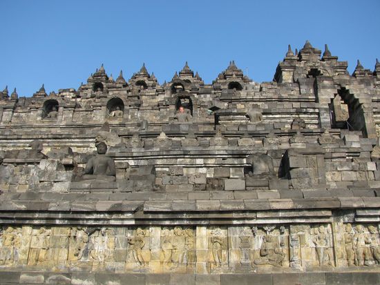 Sucht mich im Borobodur-Tempel!